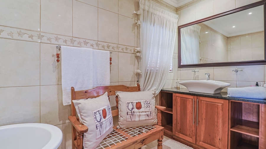 5 Bedroom Property for Sale in Birdwood Estate North West